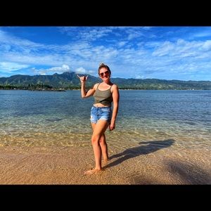 Meet your Posher, Olivia